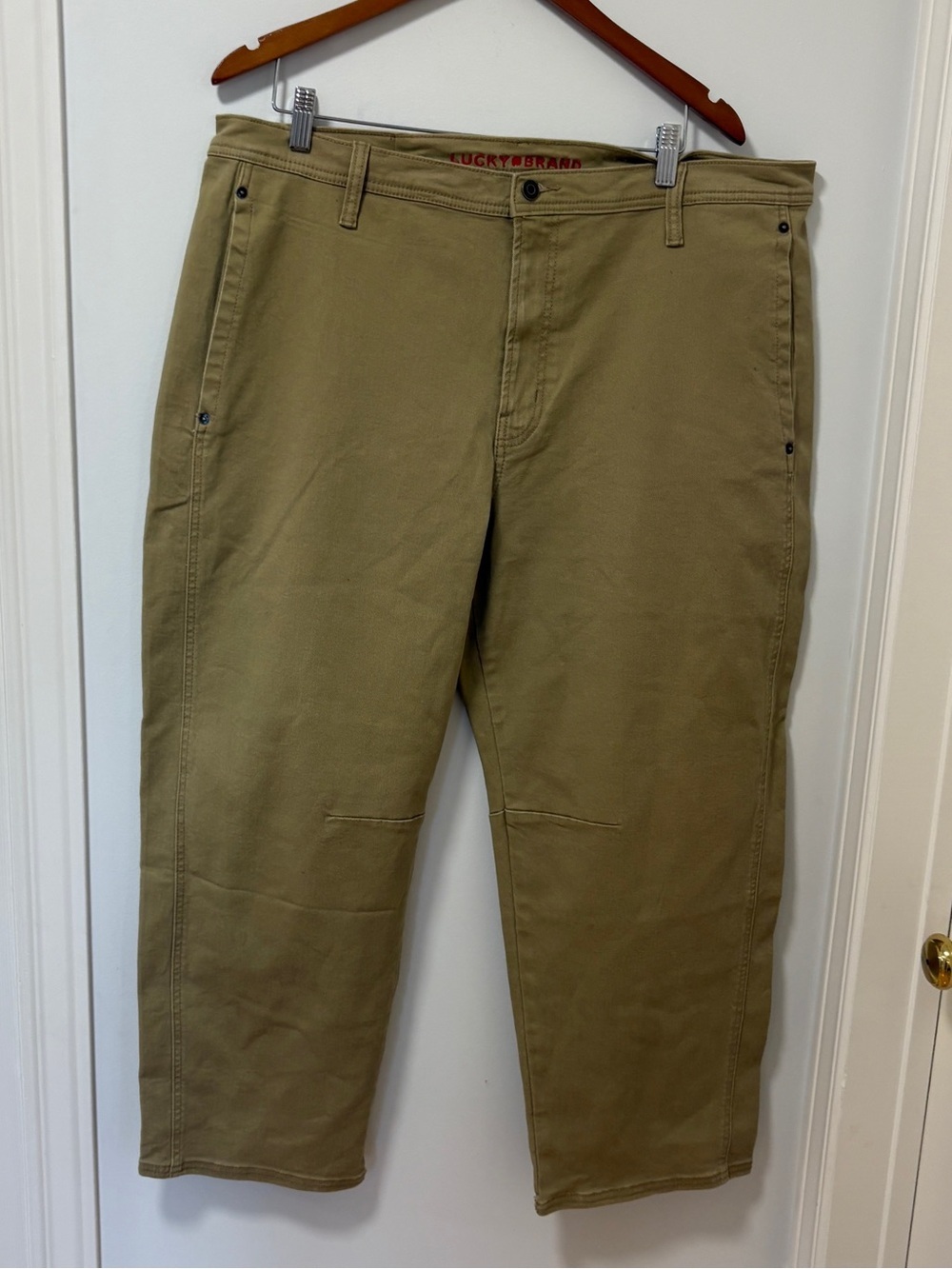 Lucky brand boyfriend chino pants khaki brown size 16/33 Wide leg